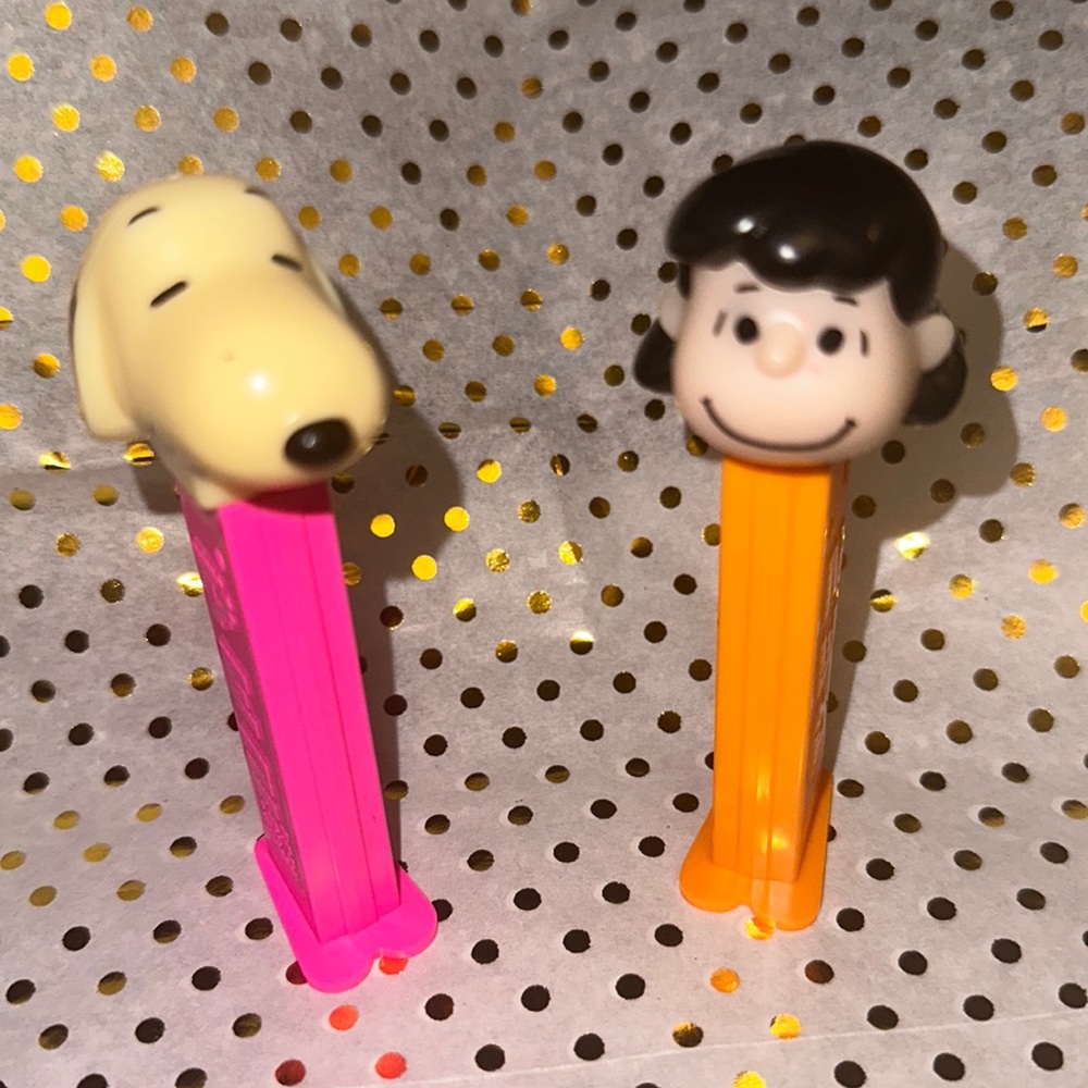 Snoopy & Lucy PEZ Candy Dispenser, Footed.